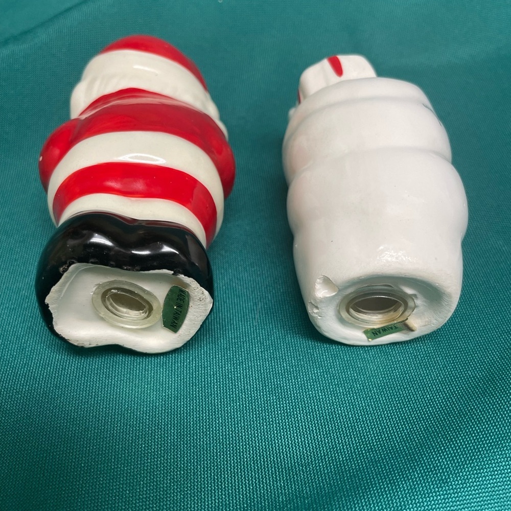 🎄Vintage Santa and Sack Shaker Set - Red, White, Black, Green - Picture 5 of 6